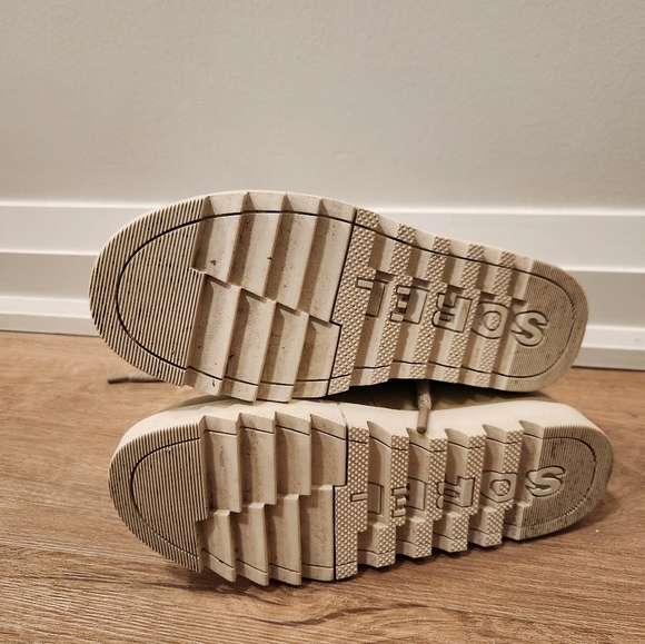 EUC Sorel Winter Boots cream and fluffy - Picture 2 of 6